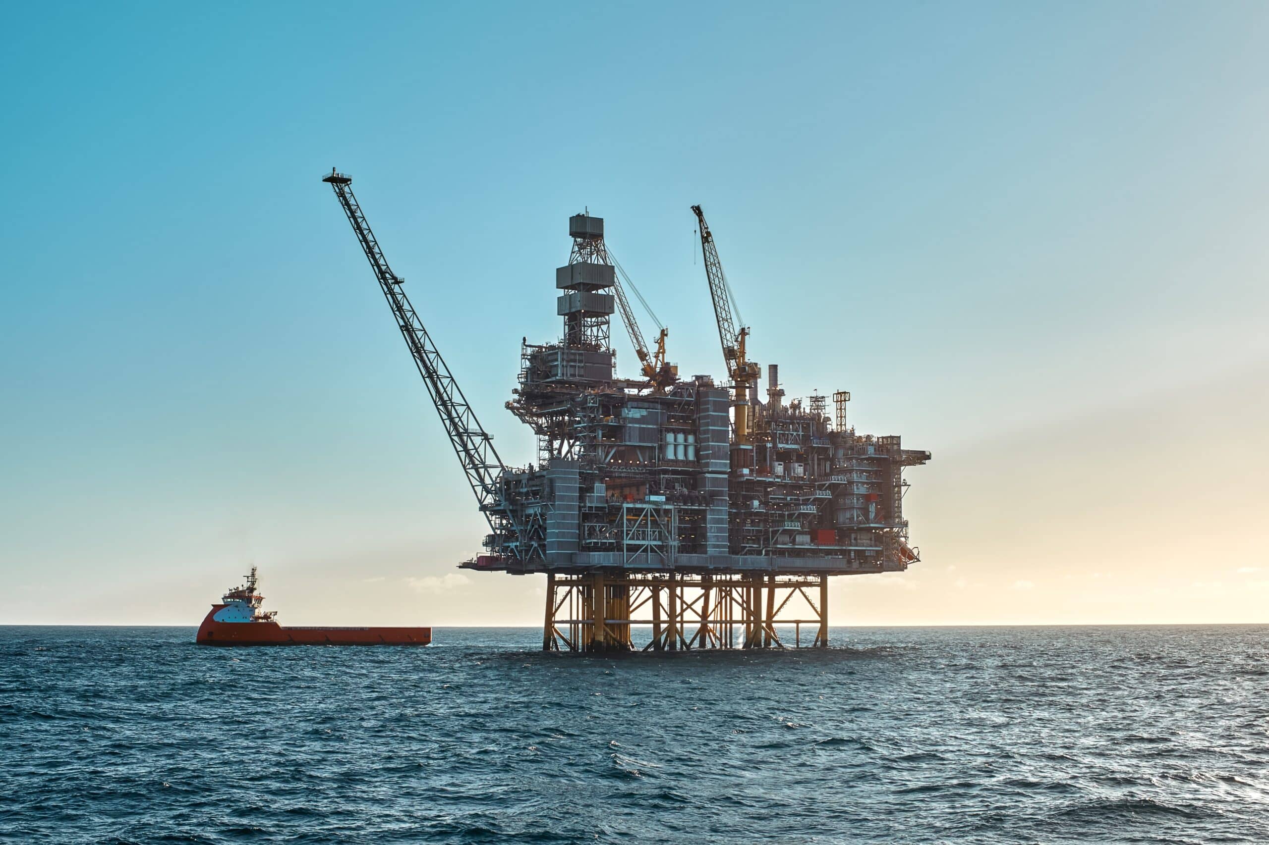 What is the Difference Between an Oil Rig and an Oil Platform? - Pay Only If We Win What is the Difference Between an Oil Rig and an Oil Platform? - Pay Only If We Win