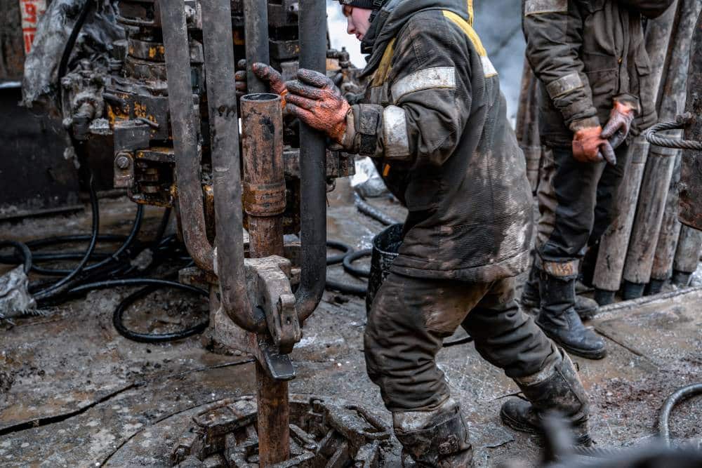 Can oil field independent contractors sue for work injuries